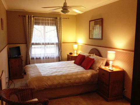 Southern Vales Bed & Breakfast - Petrol Stations 0