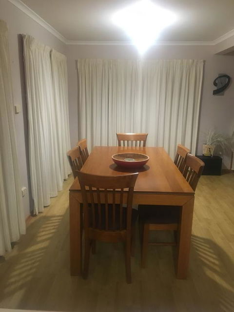 Spacious And Central To CBD - Renee 2