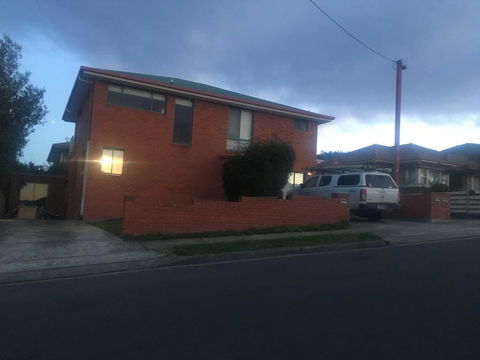 Spacious And Central To CBD - Renee 3