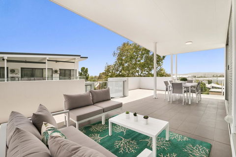 Spacious Apartment With Generous Entertaining - Internet Find 0