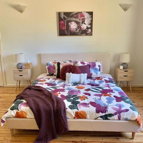 Spacious, Clean , Relaxing Country Escape Perfect For Large Groups And Families - Petrol Stations 3