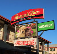 Spanish Lace Motor Inn - Renee