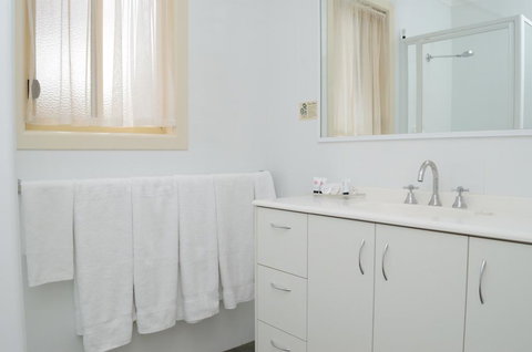 Sportsmans Motor Inn - Renee 2