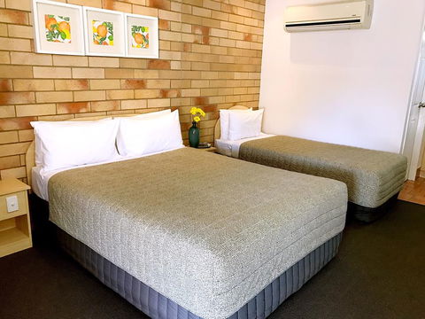 Starlight Motor Inn - Renee 0