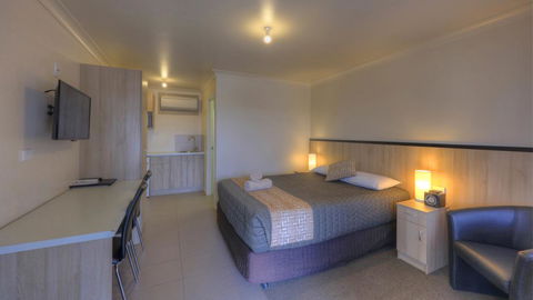 Starline Motor Inn - Renee 0