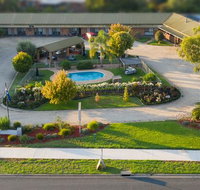 Statesman Motor Inn - Internet Find