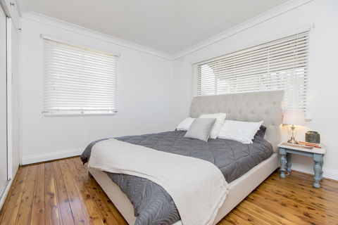 Stay At Meurant Wagga - Internet Find 3