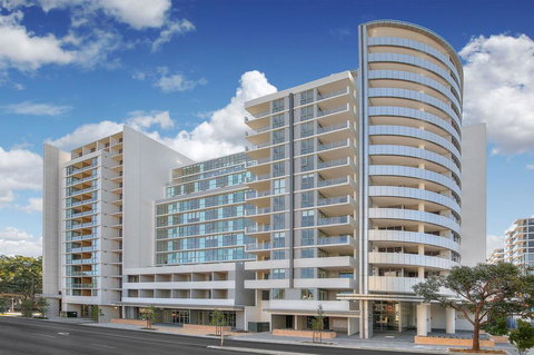 STAY&CO Mascot Station - Renee 1