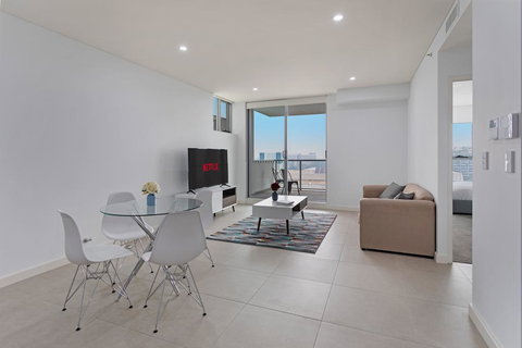 STAY&CO Mascot Station - Renee 0