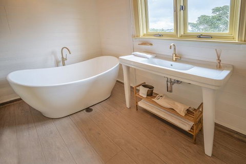 Steele Point Cottage - Internet Find 2