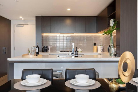 STH - River Views, Fast Internet, Long Stays - Qld Realsetate 0