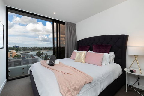 STH - River Views, Fast Internet, Long Stays - Qld Realsetate 1