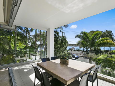Stunning Riverfront Apartment In Noosaville - Unit 2 Wai Cocos 215 Gympie Terrace - Petrol Stations 0