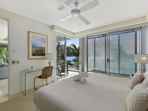 Stunning Riverfront Apartment In Noosaville - Unit 2 Wai Cocos 215 Gympie Terrace - Petrol Stations 1