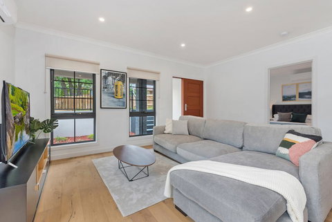 Style, Comfort And Convenience - Qld Realsetate 3