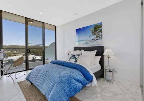 Stylish Penthouse With Views & Jacuzzi - Qld Realsetate 2