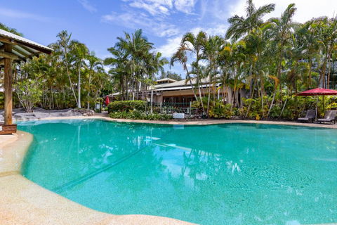 Stylish Tropical Oasis Apartment With Hot Tub And Four Pools - Petrol Stations 1