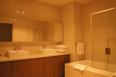 Summer Inn Holiday Apartments - Qld Realsetate 3