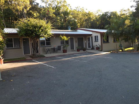 Sunbird Motel - Renee 1