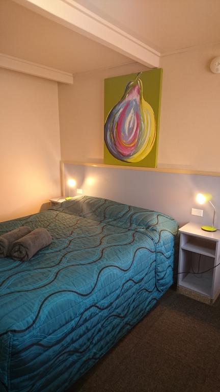 Sunflower Motel - Renee 3