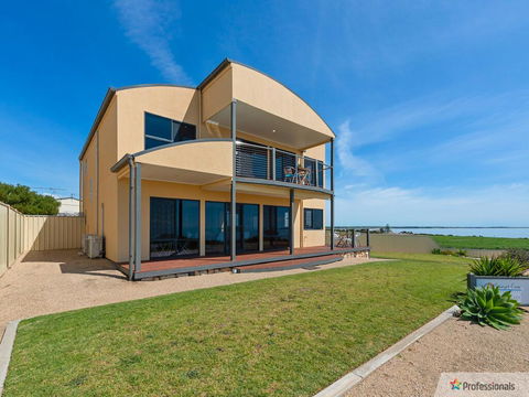 Sunset Cove Beach House - Petrol Stations 0