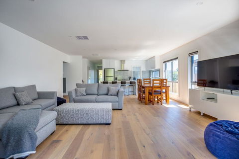 Sunshine Beach House: Brand New, Stunning - Swimm 2