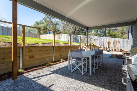 Sunshine Beach House: Brand New, Stunning - Swimm 1