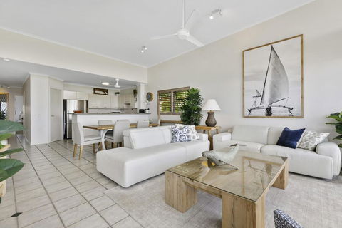 Sunshine Beach Penthouse With Beach Views - Unit 9/21 Park Crescent, Sunshine Beach - Internet Find 2