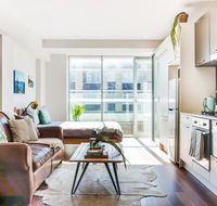 Sunshine City Loft - Renee