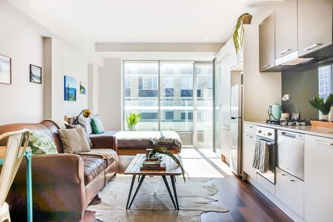 Sunshine City Loft! - Internet Find 0