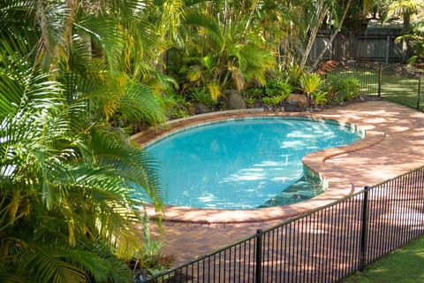 Sunshine Coast Motor Lodge - Petrol Stations 0