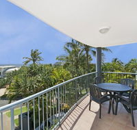 Sunshine Cove across the road from the beach - Renee