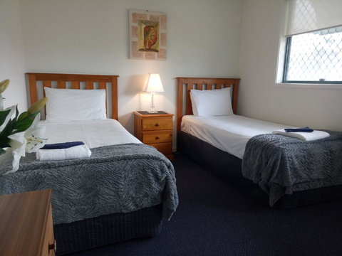 Sunshine Towers Holiday Apartments - Swimm 3