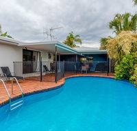 Sunyata Beach House - Rainbow Beach Beachside escape with a pool pet friendly and Wi-Fi - Renee