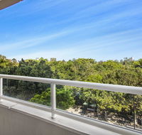 Super Convenient Apartment with Garden Views - Renee