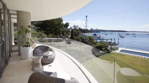 Superb 3 Bedroom, 2 Bathroom First Level Waterfront - Petrol Stations 3