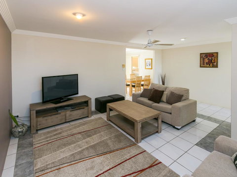 Superb Location - Hervey Bay - Swimm 0