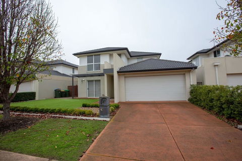 Superb Luxe 5BR House@Point Cook Near Lake - Petrol Stations 0