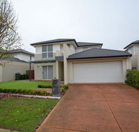 Superb Luxe 5BR housePoint Cook near lake - Petrol Stations