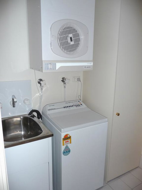 Superb Stay In Adelaides East End - Swimm 3