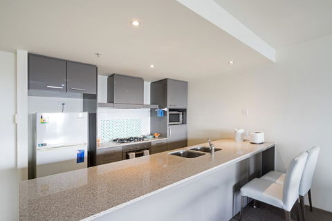 Superb Surfers Paradise Apartment - Top Location! - Petrol Stations 2