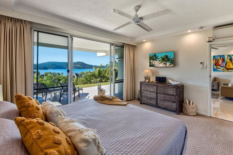 Superior Poinciana 011 On Hamilton Island - Internet Find 3