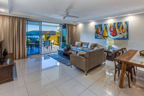 Superior Poinciana 011 On Hamilton Island - Internet Find 0