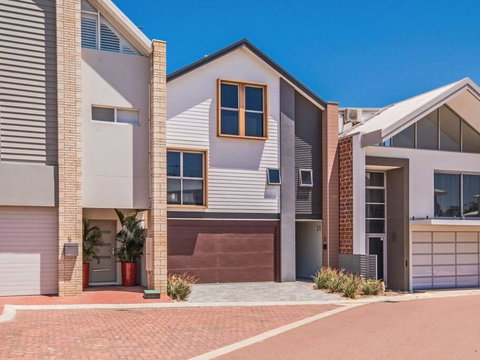 Surf And Sun In Silver Sands - Internet Find 3