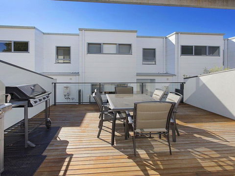 Surf Beach Townhouse - Internet Find 2