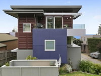 SURF CENTRAL - Wifi double garage smack bang in the middle of town