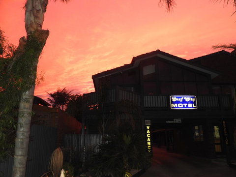 Surf City Motel - Qld Realsetate 0
