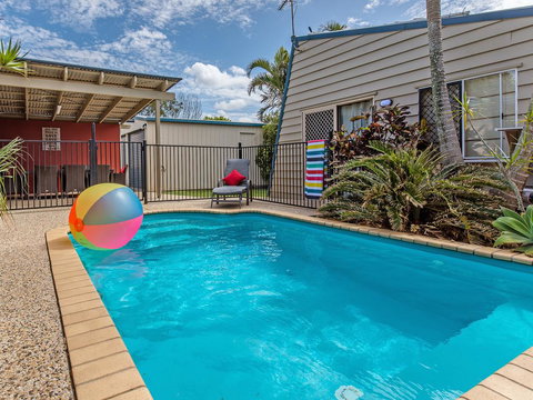 Surf Club House, Pet Friendly, Sunshine Coast, Holiday House, Marcoola - Swimm 0