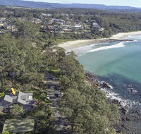 Surfers Ave Retreat Narrawallee - Internet Find
