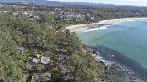 Surfers Ave Retreat Narrawallee - Internet Find 0